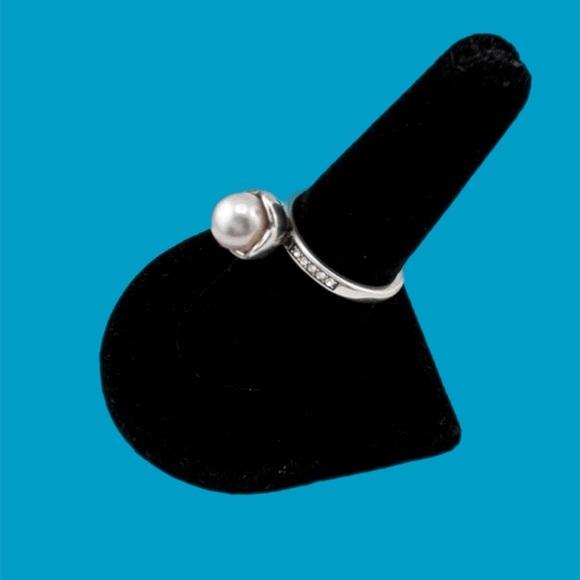 Brighton 'Perlina' Pearl Ring w/ Swarovski crystals. Size 8 - Picture 3 of 5